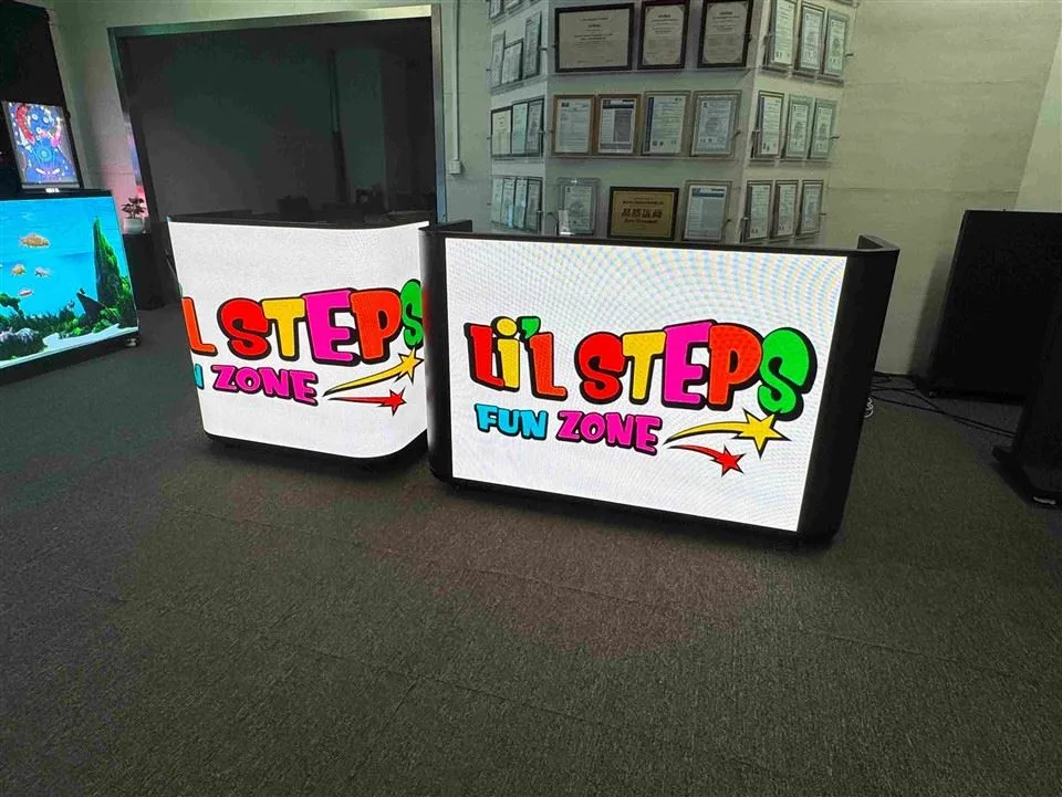 Bærbar DJ-stand med LED-skærm